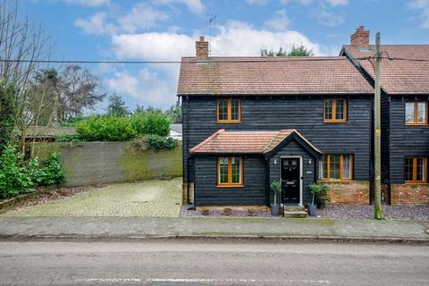 3 bedroom detached house to rent, Half Moon Lane, Pepperstock Near Slip End