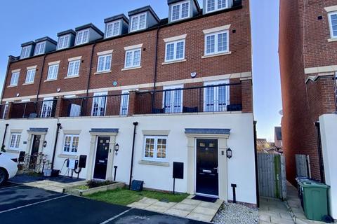 4 bedroom end of terrace house for sale, Curzon Avenue, Winnington Village, CW8 4YU