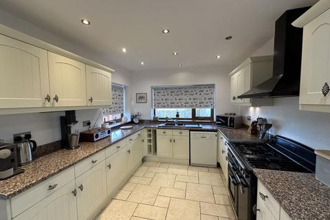 4 bedroom semi-detached house for sale, Llandwrog, Gwynedd