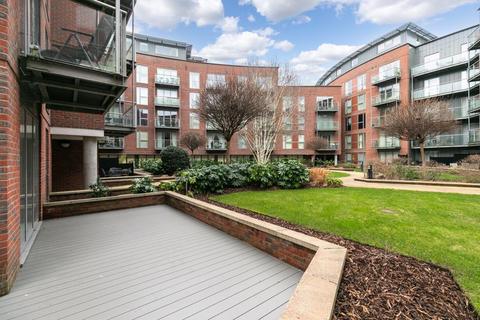 1 bedroom flat for sale, The Heart, Walton-On-Thames