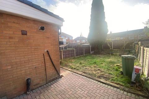 3 bedroom terraced house to rent, Lyme Grove, Manchester