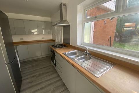 3 bedroom terraced house to rent, Lyme Grove, Manchester