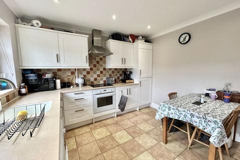 2 bedroom terraced house for sale, Luton Road, Dunstable