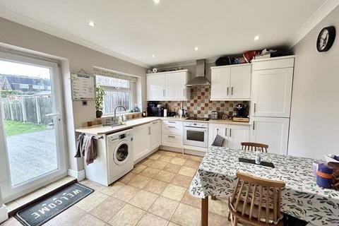 2 bedroom terraced house for sale, Luton Road, Dunstable