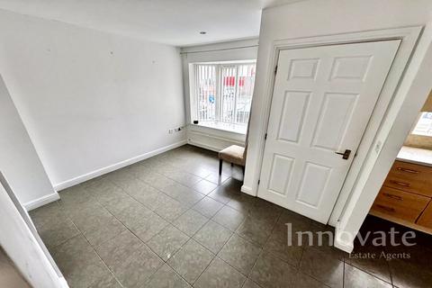 4 bedroom detached house to rent, Crosswells Road, Oldbury B68