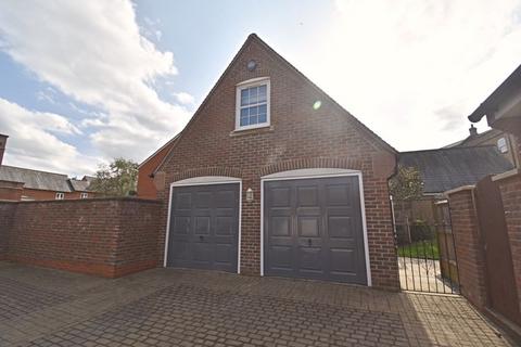 6 bedroom detached house to rent, Rockbourne Road, Hook RG27