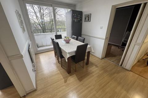 2 bedroom flat for sale, Old Ruislip Road, Northolt