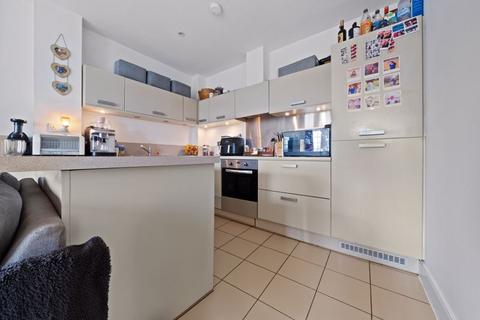 2 bedroom flat for sale, Lewiston Close, Worcester Park