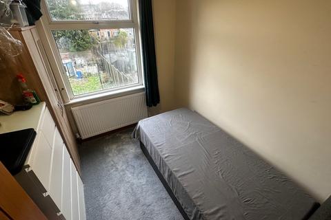 1 bedroom in a house share to rent, Room in a shared house - All Bills Included - LU2