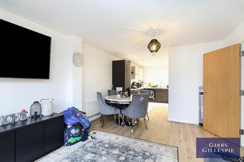 2 bedroom flat to rent, Hemingford Court, Gartlet Road, Watford, WD17