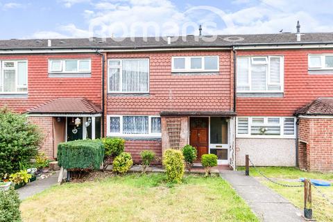 4 bedroom terraced house to rent, The Chantrys, Farnham