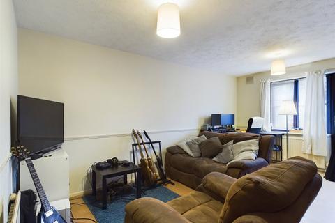 2 bedroom apartment to rent, Linton Close, Tadley, Hampshire, RG26