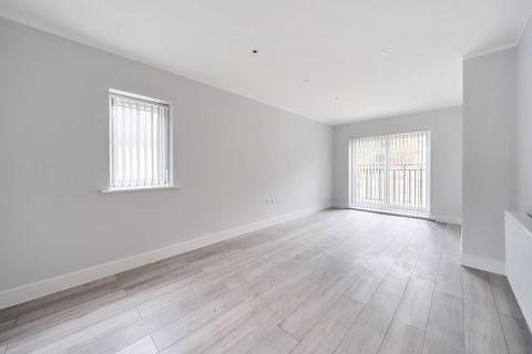 2 bedroom apartment to rent, New Road, High Wycombe, HP12