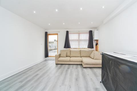 1 bedroom flat to rent, Varn House