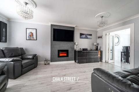 7 Upney Close, Hornchurch, RM12 6TE