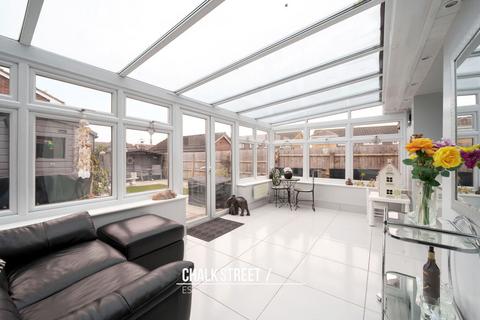 7 Upney Close, Hornchurch, RM12 6TE