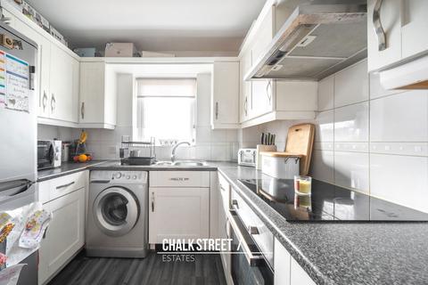 4 Warwick Close, Hornchurch, RM11 3DQ