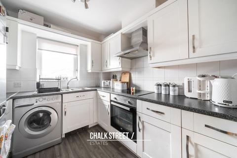 4 Warwick Close, Hornchurch, RM11 3DQ