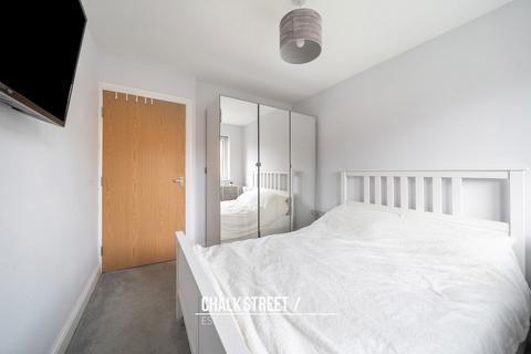 4 Warwick Close, Hornchurch, RM11 3DQ