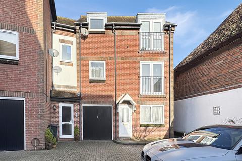 2 bedroom maisonette to rent, 2 bedroom Ground Floor Maisonette in Chichester