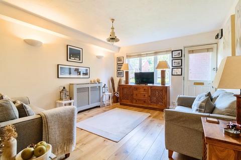 1 bedroom ground floor maisonette for sale, Tudor Close, Hatfield