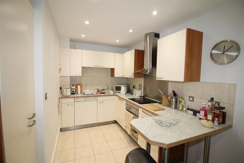 2 bedroom apartment to rent, Dolphin Quays, The Quay