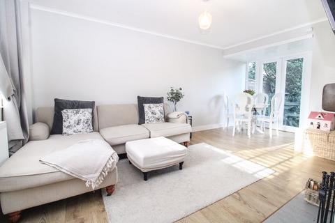 2 bedroom end of terrace house for sale, Queens Drive, Bedford MK41