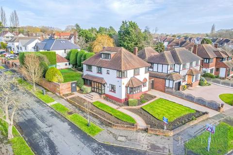 4 bedroom detached house for sale, Courtland Drive, Chigwell IG7