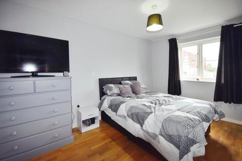 2 bedroom flat for sale, Canal Close, Louth LN11