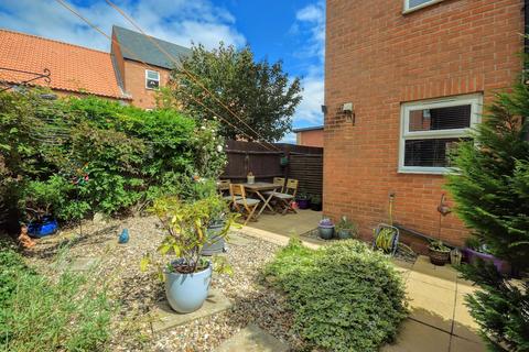 3 bedroom townhouse for sale, Newbridge Hill, Louth LN11