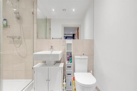 2 bedroom flat for sale, 1, Chartfield Avenue, London