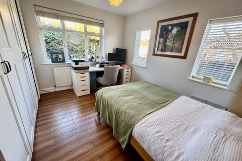 30 Fairway, Northampton, NN2 7JZ