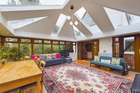75 Banstead Road, Epsom, KT17 3HH