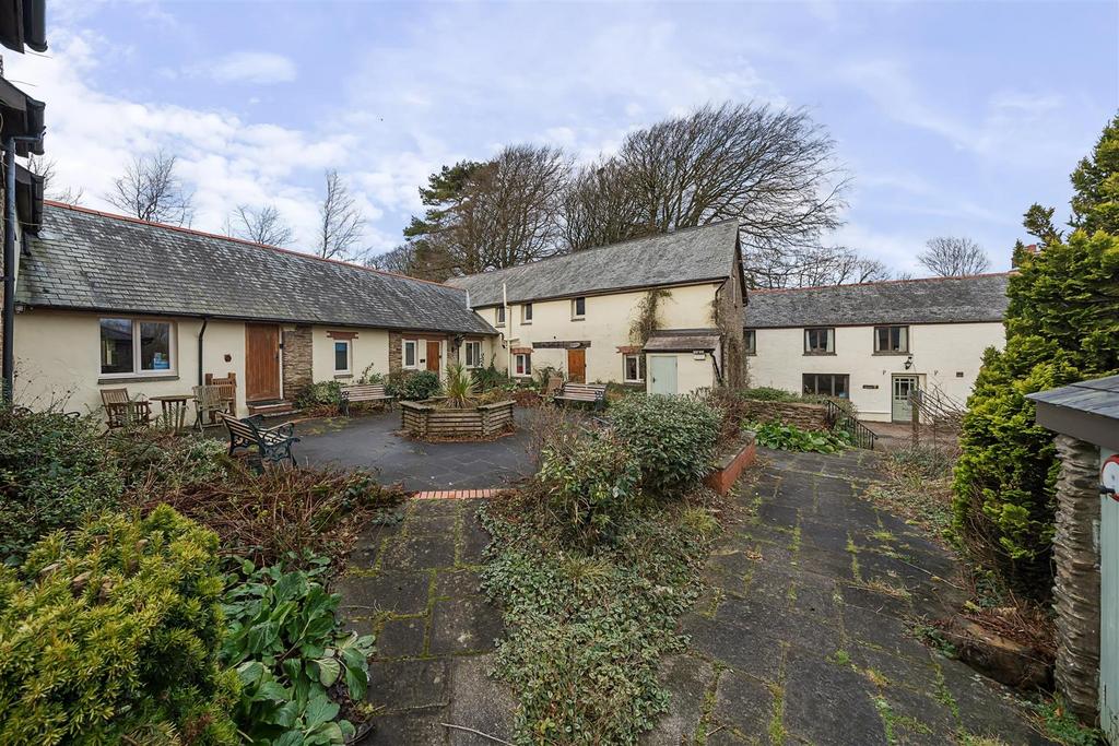 Farmhouse & Cottages