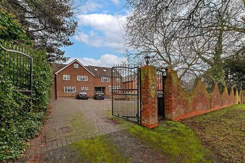 8 bedroom detached house for sale, Barton Road, Luton, Beds, LU3 2BB