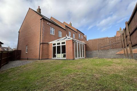 3 bedroom end of terrace house to rent, Betony Road, Rugby