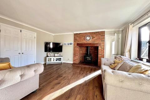 4 bedroom detached house for sale, Olympia Close, East Hunsbury, Northampton NN4