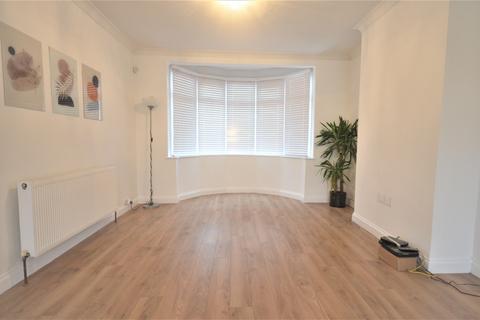 3 bedroom terraced house to rent, Ilford, IG