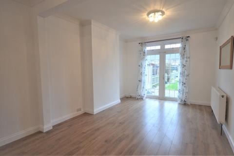 3 bedroom terraced house to rent, Ilford, IG