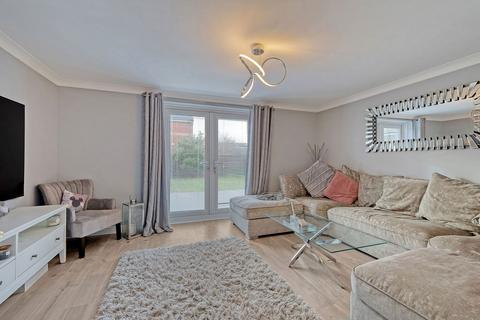 3 bedroom semi-detached house for sale, Ellis Close, Grays RM16