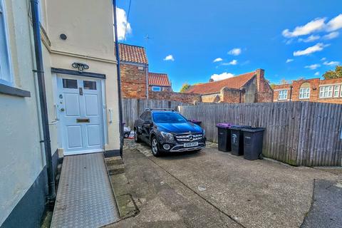 1 bedroom flat for sale, Chequergate, Louth LN11