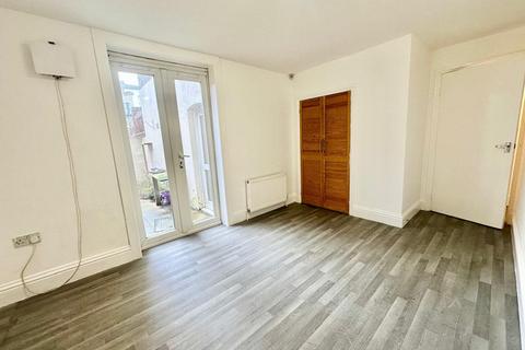 2 bedroom flat to rent, Athelstan Road, Margate