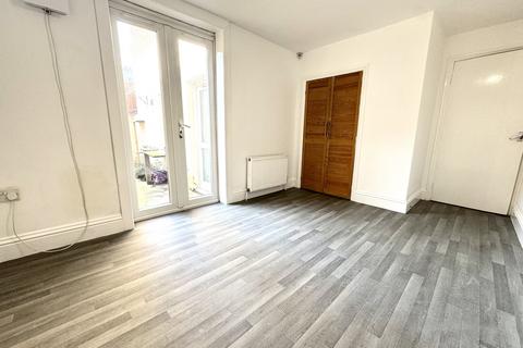 2 bedroom flat to rent, Athelstan Road, Margate