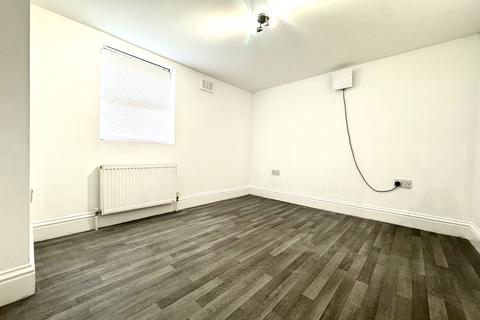 2 bedroom flat to rent, Athelstan Road, Margate