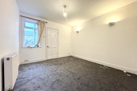 3 bedroom terraced house to rent, Preston Place,Faversham