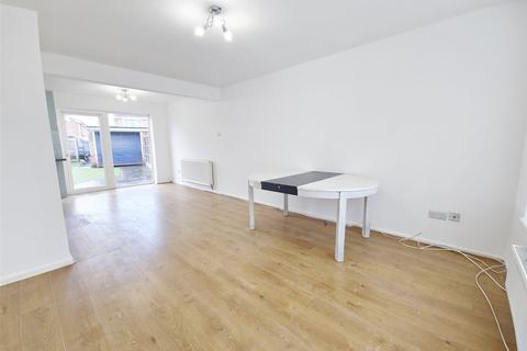 3 bedroom terraced house to rent, West Malling Way, Hornchurch, RM12