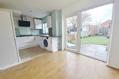 3 bedroom terraced house to rent, West Malling Way, Hornchurch, RM12