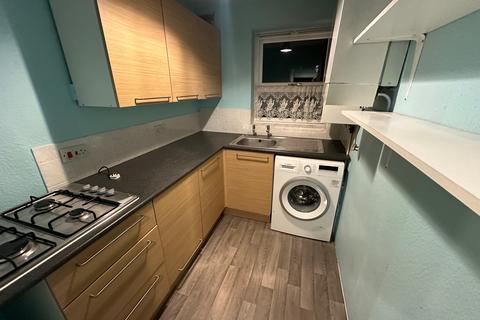 2 bedroom flat to rent, Ilford IG3