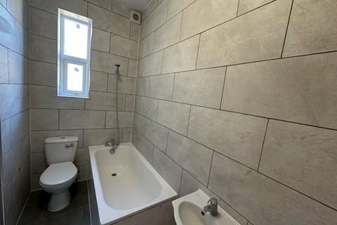 2 bedroom flat to rent, Ilford IG3