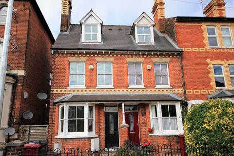 4 bedroom terraced house to rent, Milman Road, Berkshire RG2